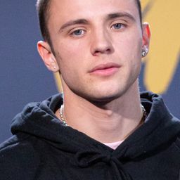 伊凡·佩立瑟 飾演 Abraham