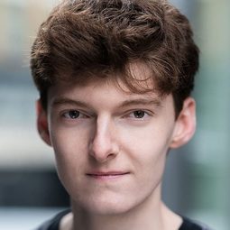 Sam Haygarth 飾演 Hans