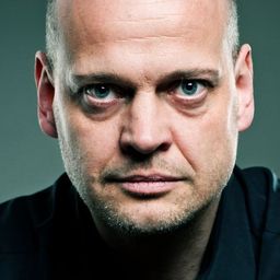 Dietmar König 飾演 Banker Rothmann