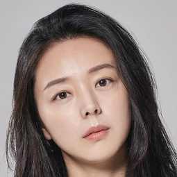 Kim Jinee 飾演 Teacher