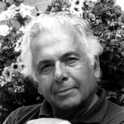 Ebrahim Golestan 飾演 Self