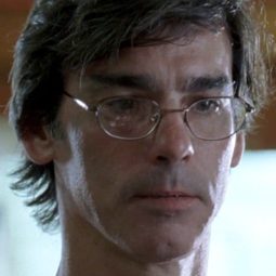 Neil Bergeron 飾演 Man in Grocery Store