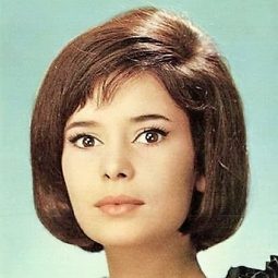 Marie-José Nat 飾演 She, Michel's wife