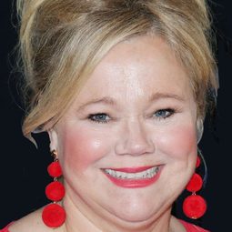 卡洛琳·瑞亞 飾演 Noleta Nethercott