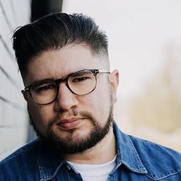 Shane Serrano 飾演 Dog Handler (uncredited)