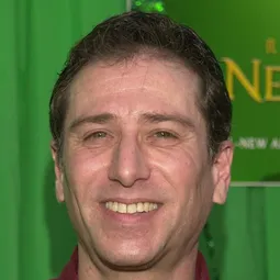 柯瑞·波頓 飾演 Droopy Dog  (voice) (archive footage)