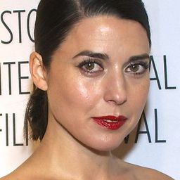 Ruth Vega Fernandez 飾演 Sasha Muntze