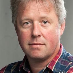 安德拉斯·哈塔齊 飾演 Erika's father