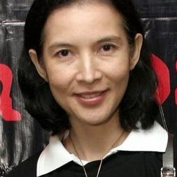 Bella Esperance 飾演 Old Lady