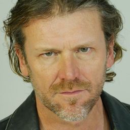 Robert Madison 飾演 Mark Bennet