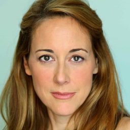 Dana Foist - 離婚邀請演員 飾演Lecture Hall Student