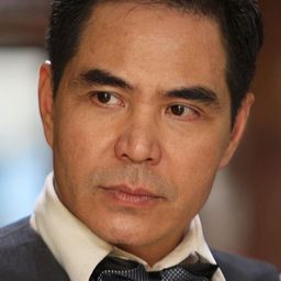 Trung Dũng 飾演 Hùng