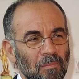 Massimo De Rita 飾演 Self