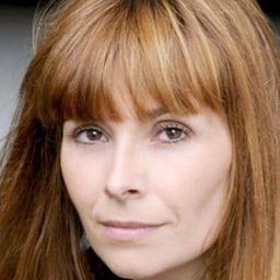 Florence Maury 飾演 Chloé