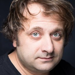 Marius Damian 飾演 