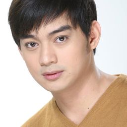 文斯·拉雷納 飾演 Paco