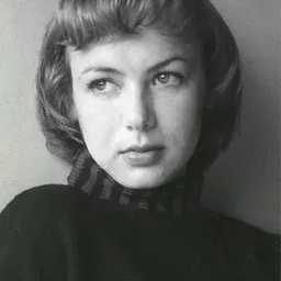 Adriana Roel 飾演 Irene Linares