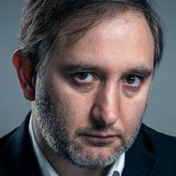 Daniel Chamorro 飾演 Dueño Coche