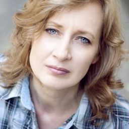 Svetlana Kevral 飾演 Cornelia