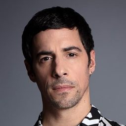 艾斯特班·拉摩堤 飾演 