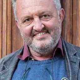 Steve Della Casa 飾演 Operaio