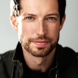 Tim Shelburne 飾演 Michael