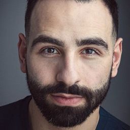 Ahd Tamimi 飾演 Member of Parliament