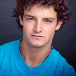 Adrián Muñoz - 魔物獵人演員 飾演Hunter #2