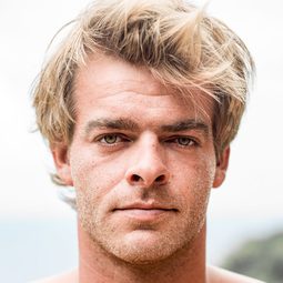 Nick Jacobsen 飾演 Self - Rider