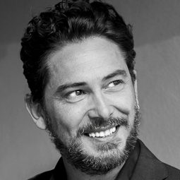 Antonio Palumbo 飾演 Pugliese