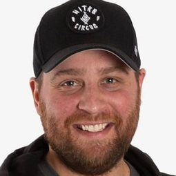 湯米·派瑟曼提 飾演 Self