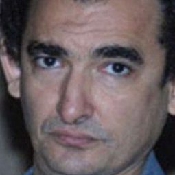 Khaled Bahgat - 槍聲演員 飾演زبون القهوة