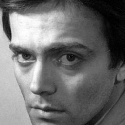 Andrey Kharitonov 飾演 commander George Challenger