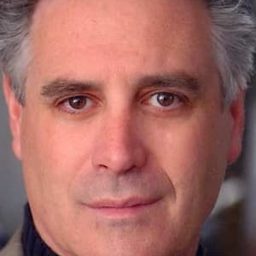 J. David Krassner 飾演 Tiller