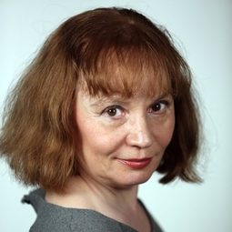 Ana Ciontea 飾演 Costelia