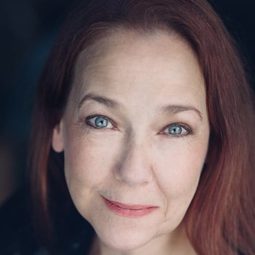 哈莉特·桑森·哈瑞斯 飾演 Bebe Glazer