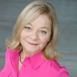 Karen Landry 飾演 Lynn