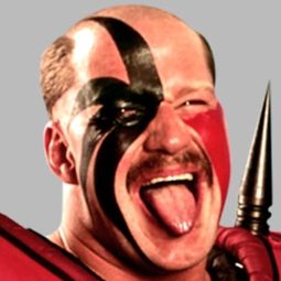 Michael James Hegstrand 飾演 Hawk