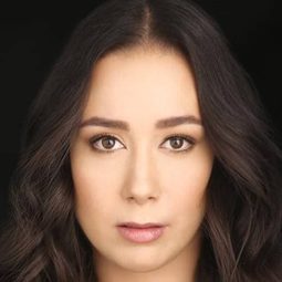 Momona Komagata 飾演 Frankie