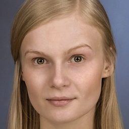 Maryna Koshkina 飾演 Yulia