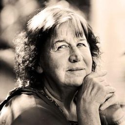 Kristiina Elstelä 飾演 Arpojen myyjä