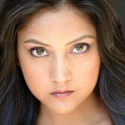 Puja Gupta 飾演 Hanif's daughter
