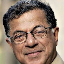 Girish Karnad 飾演 Avinash Nimade
