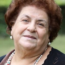 Anna Longhi 飾演 Lina