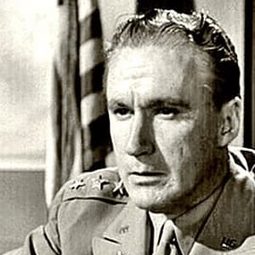 Freeman Lusk 飾演 General Cutler