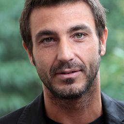 Daniele Liotti 飾演 Andrea (segment "Tutto un tic")