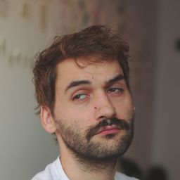 毛羅蘇亞雷斯 飾演 Afonso / Funcionário do Consulado