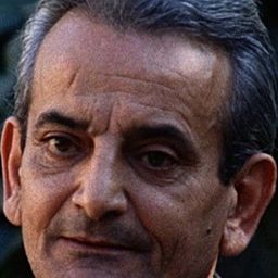 Mario Gallo 飾演 Mr. Bram