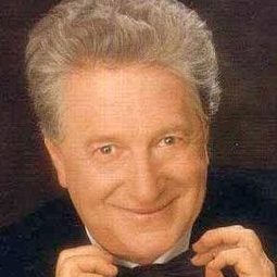 Gianfranco D'Angelo - 蒙多坎迪多演員 飾演Barone