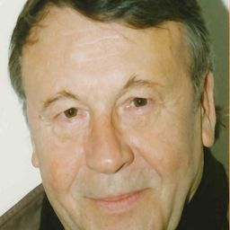 Günter Lamprecht 飾演 Groll / Giesser